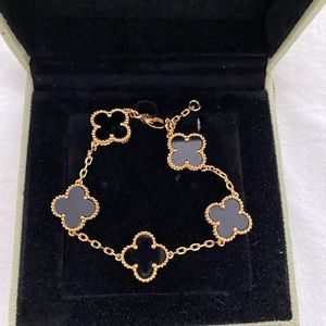 Pretty VC bracelet.like new .